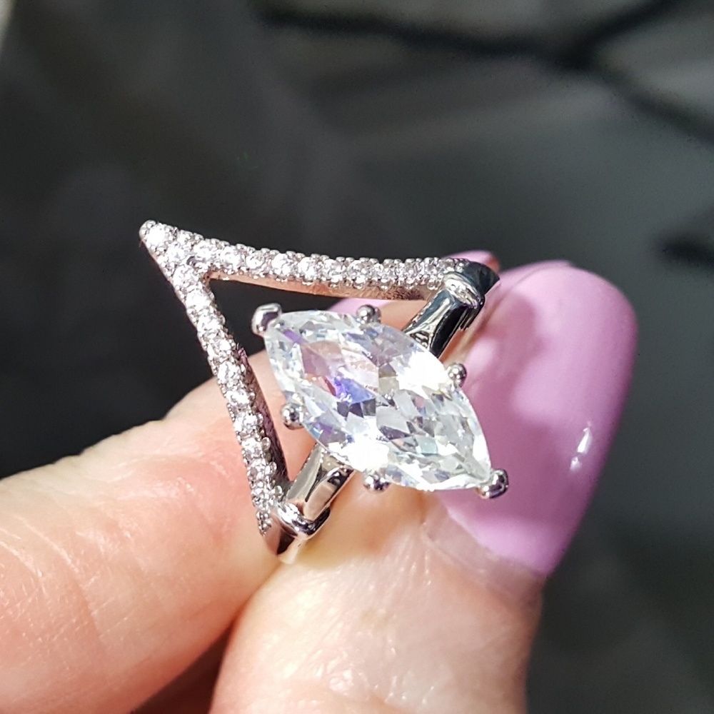 White Sapphires - Picture 4 of 8
